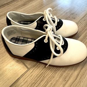 Black & white Saddle shoes youth toddler size 13 1/2 like NEW, comfortable